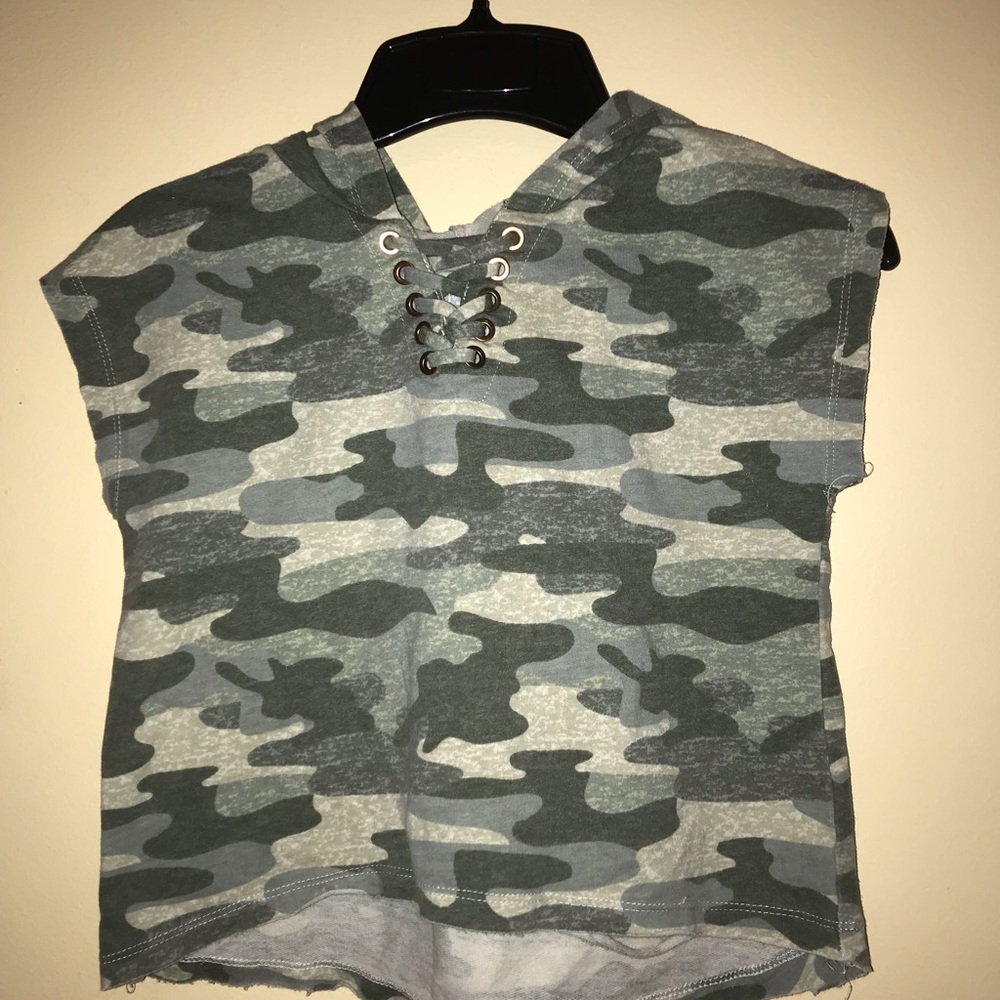 Cano no- sleeved shirt